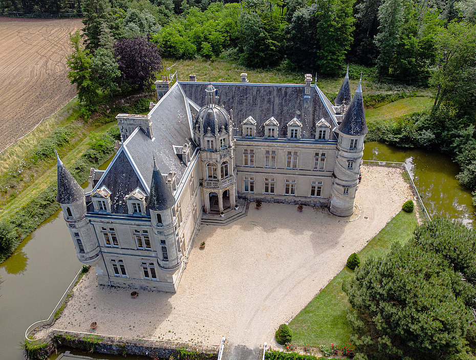 Photographie aérienne du Château de Bourneau